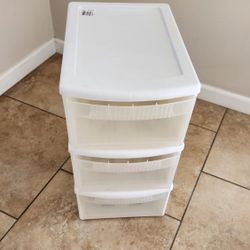 3 plastic drawers