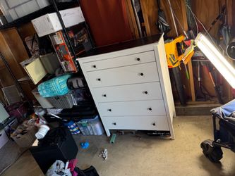 Bedroom dresser good condition