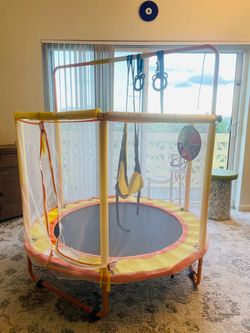 Kids trampoline indoor