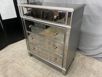 PIER 1 IMPORTS Heyworth Mirrored Silver 4-Drawer Dresser