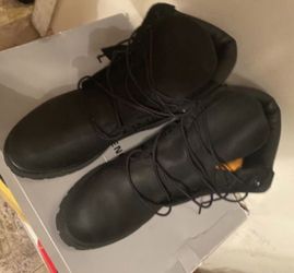 Black Timberlands size 8