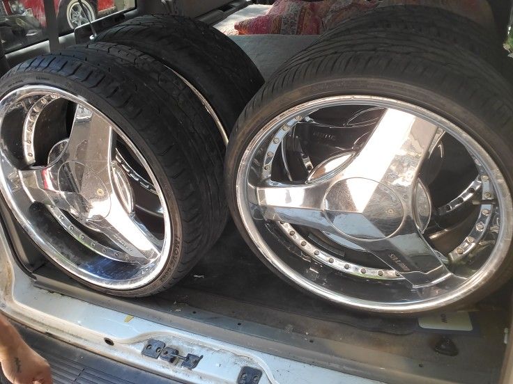 22x9 Brutus Wheels / Tires