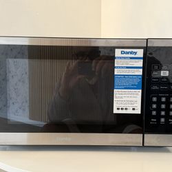 Danby Microwave – Black – Like New (Only 1 Month Use)