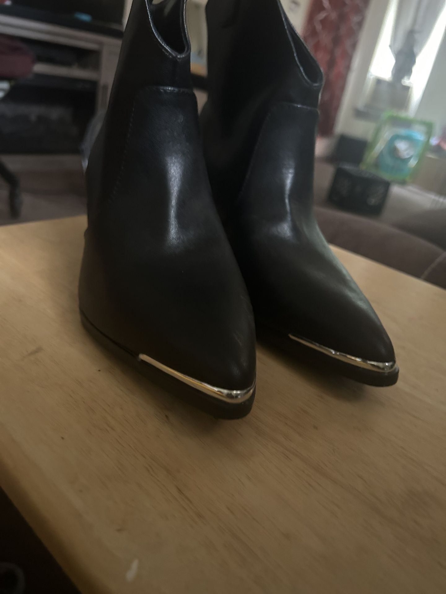 Women’s Boots Size 8 1/2
