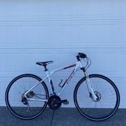 GT Transeo 1.0 Hybrid Bike – Medium Frame - Aluminium Bicycle