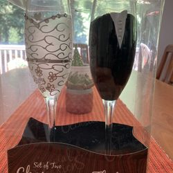 Bride Groom Champagne Toasting Flutes NEW IN BOX