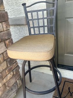 2 high chairs