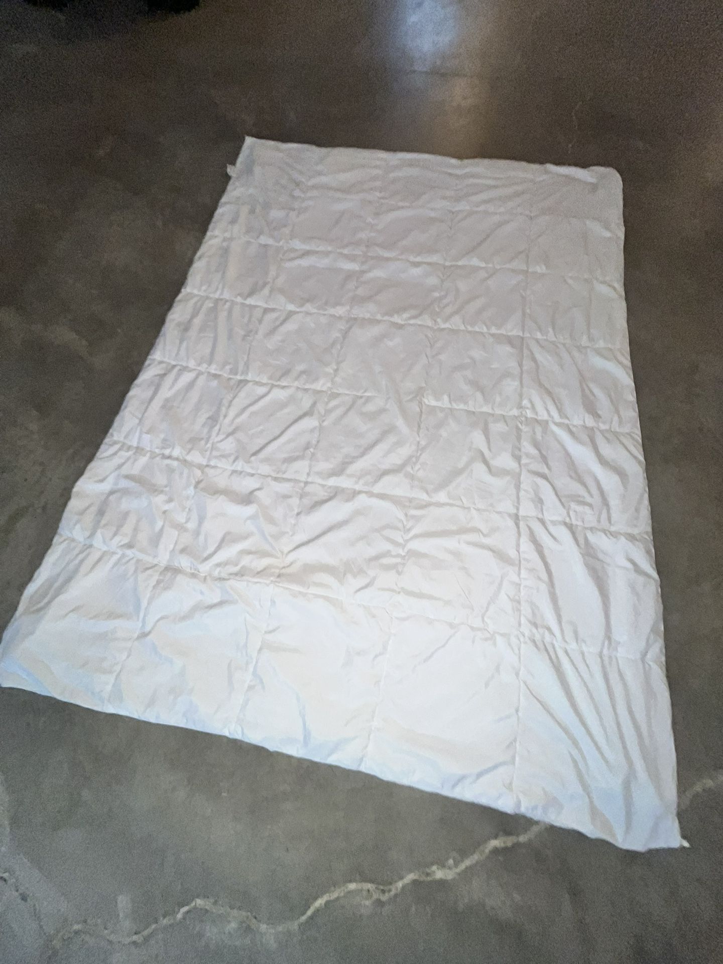 Twin XL White Comforter - Like New, Super Soft And Clean