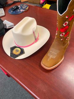Botas vaqueras de piel para mujer con sombrero