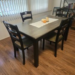 Dining Table & Chairs