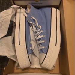 NIB WOMENS SIZE 8 CONVERSE SHOES BLUE