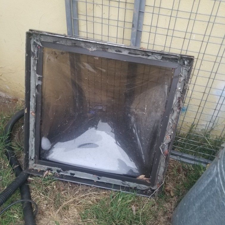 Skylight 27x27