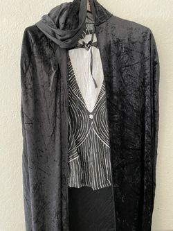 Halloween woman costume. The Nightmare before Christmas + Cloak. Size L. Cash only.