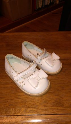 Baby girl shoes size 2 never worn