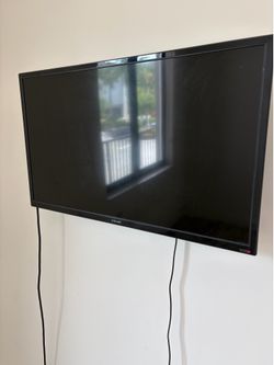 Toshiba 32” smart tv (mount included)