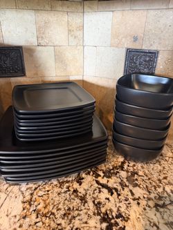 Black dish set