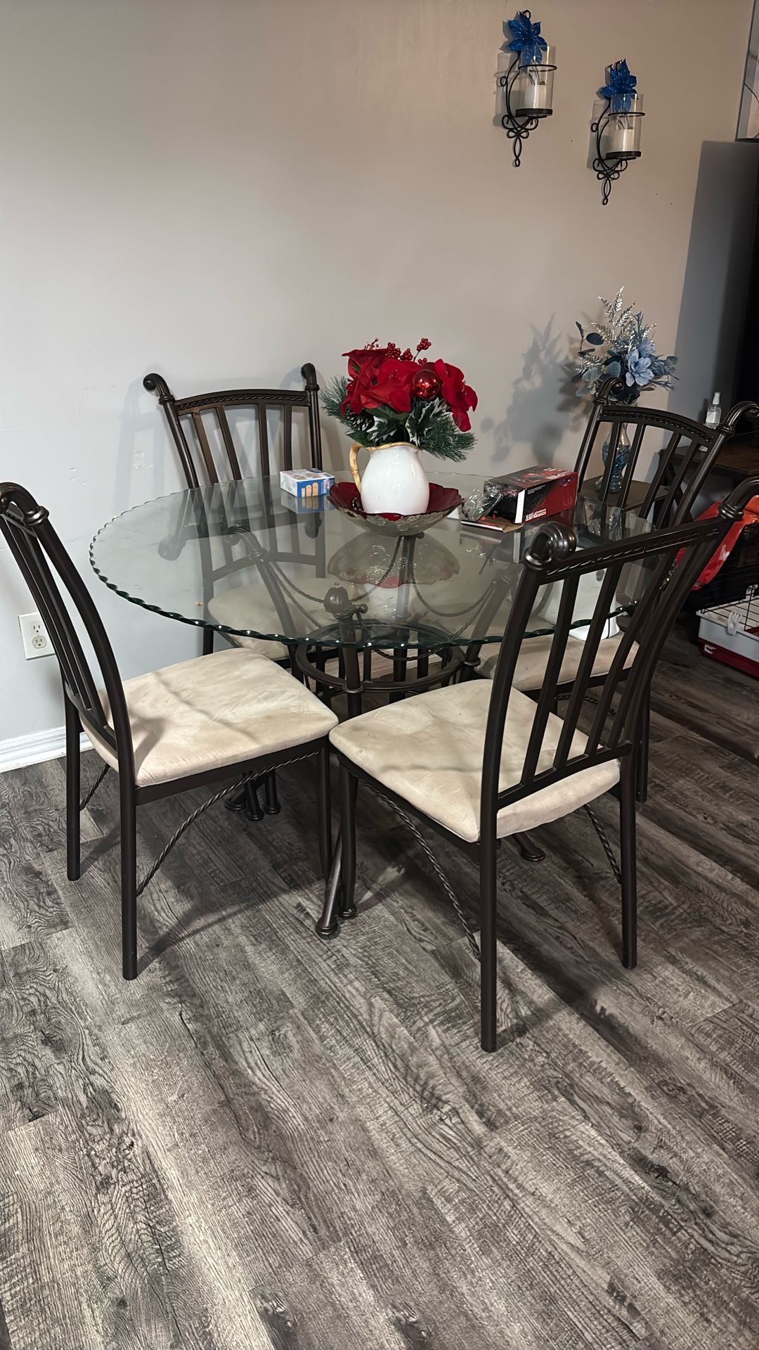Used Dinning Table And Chairs 