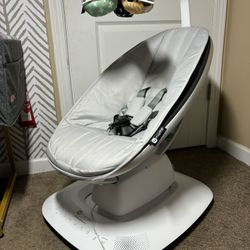 4moms Mamaroo Multi baby swing! (only used TWICE)