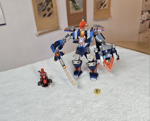 Lego Nexo Knights 70327 The King's Mech, Retired