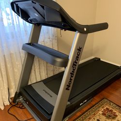 NordicTrack Elite 900 Treadmill