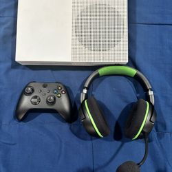 Xbox One with Controller and Gaming Headset