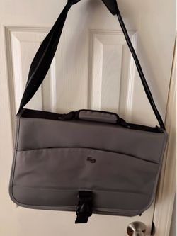 Solo messenger laptop bag.