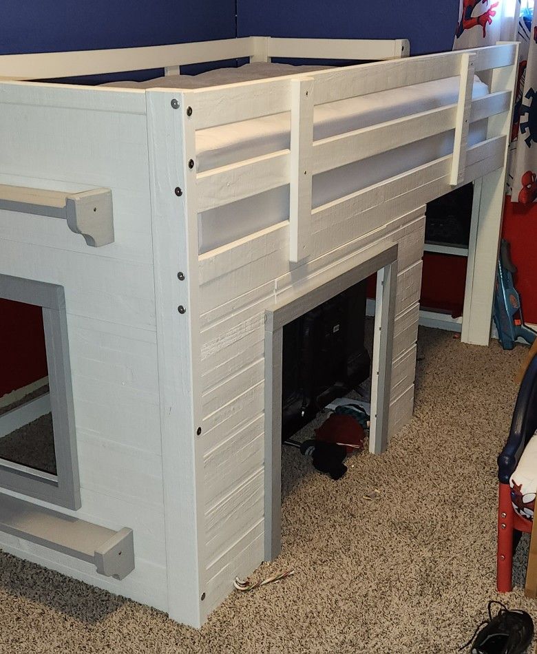 Twin size, Loft Bed & Drawers