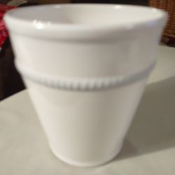 WHITE CERAMIC RAISED RING PLANTER POT