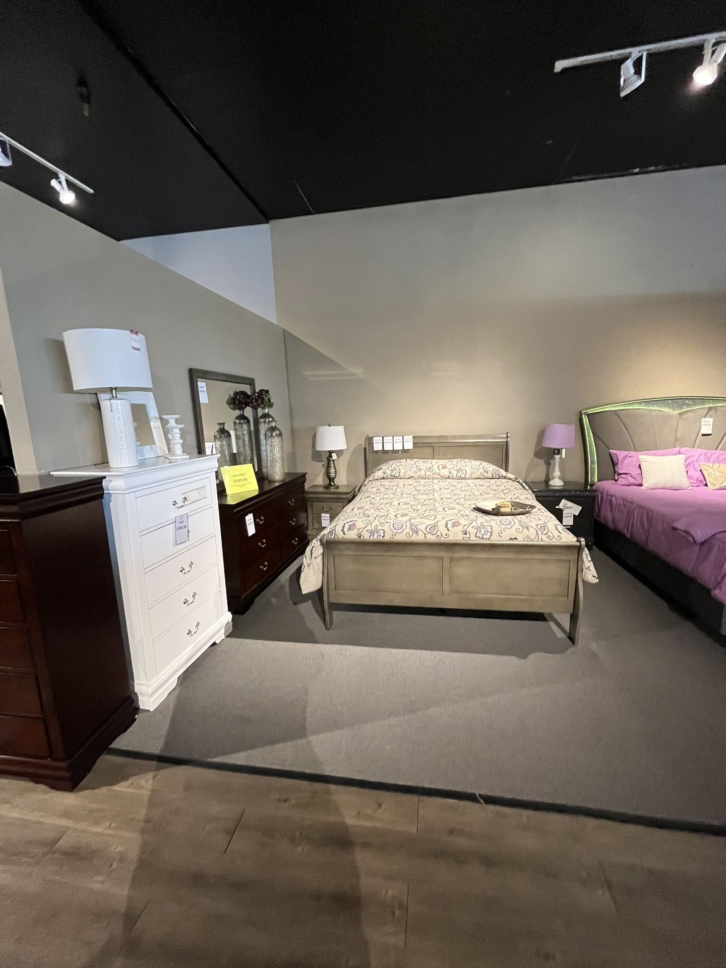 4PC Queen Bedroom Set