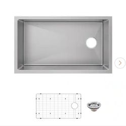 Glacier Bay
Tight Radius 31 in. Undermount Single Bowl 18 Gauge Stainless Steel Kitchen Sink with Accessories