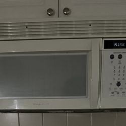 Frigidaire White microwave 