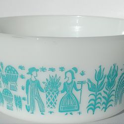 Vintage Pyrex Casserole Dish With Lid In Butterprint 