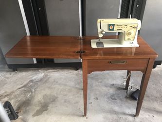SINGER SEWING MACHINE FOOT PEDAL AND 1975 MACHINE MANUAL for Sale in Ocoee,  FL - OfferUp