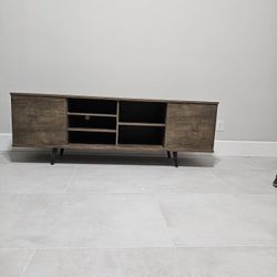 Tv Stand/Entertainment Center