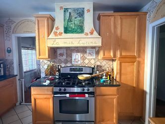15-17 Kitchen Cabinets – Good Condition