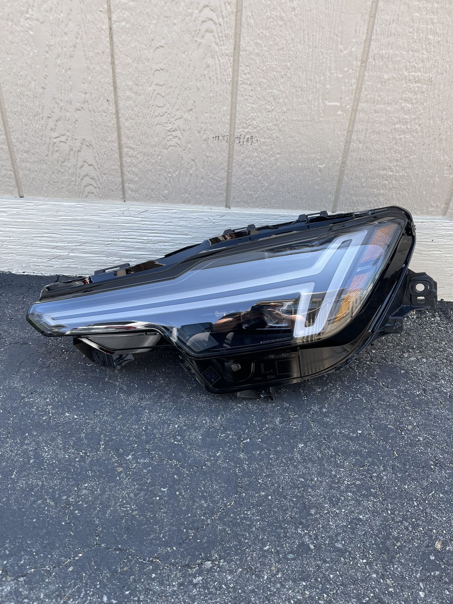 2025 Volvo XC90  Headlight 