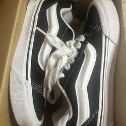 Knu  Skool Vans size 6 Women’s 