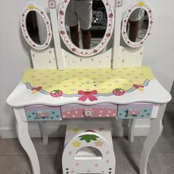 Small Make Up Vanity Desk