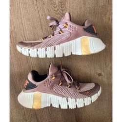 Size 9.5 Nike Women’s Free Metcon 4 Training Shoes Purple Smoke DQ4678-500