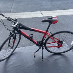 Hyper Bicycle 700c Men's Spin Fit Hybrid Bike, Black and Red 