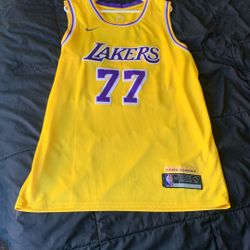 Lakers Luka Jersey Stitched New Size XL 
