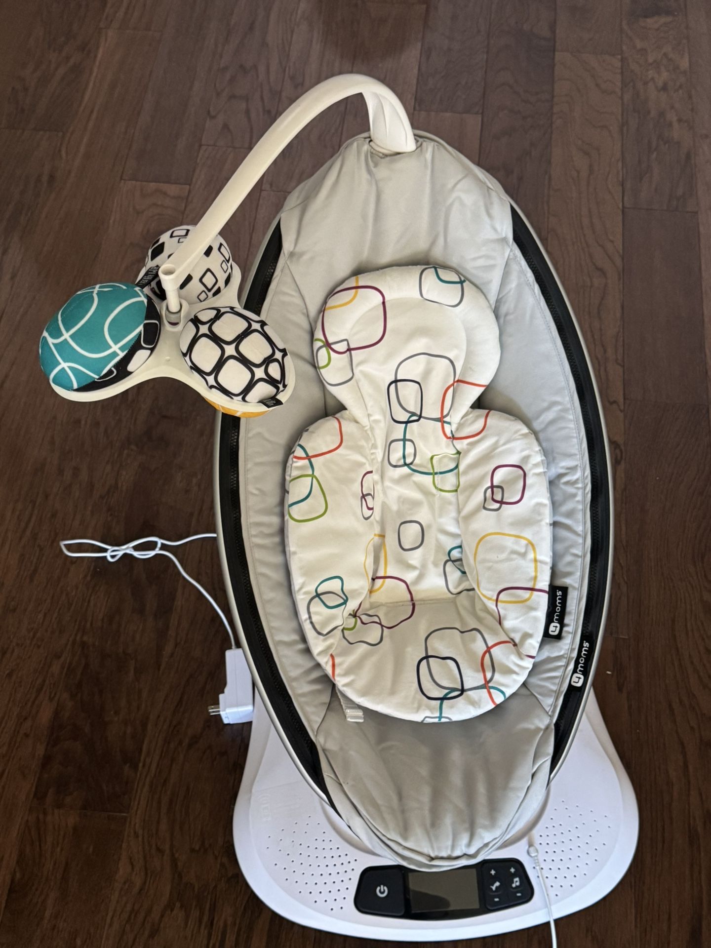 4moms Mamaroo with Newborn Insert