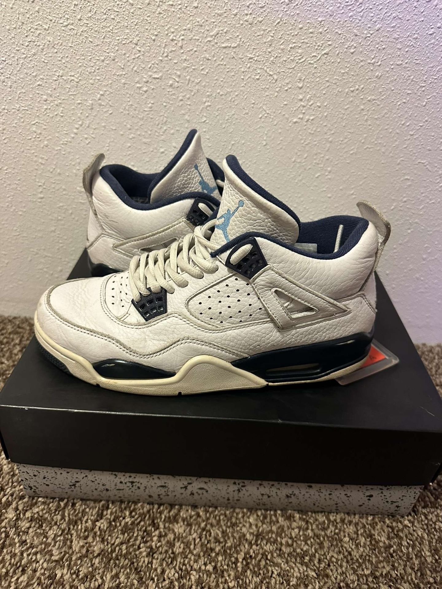 Jordan 4 Legend Blue