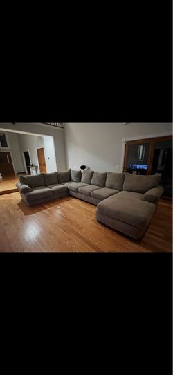 Large Gray Modular Sectional Sofa with Chaise