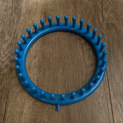 30 pegs for loom knitting