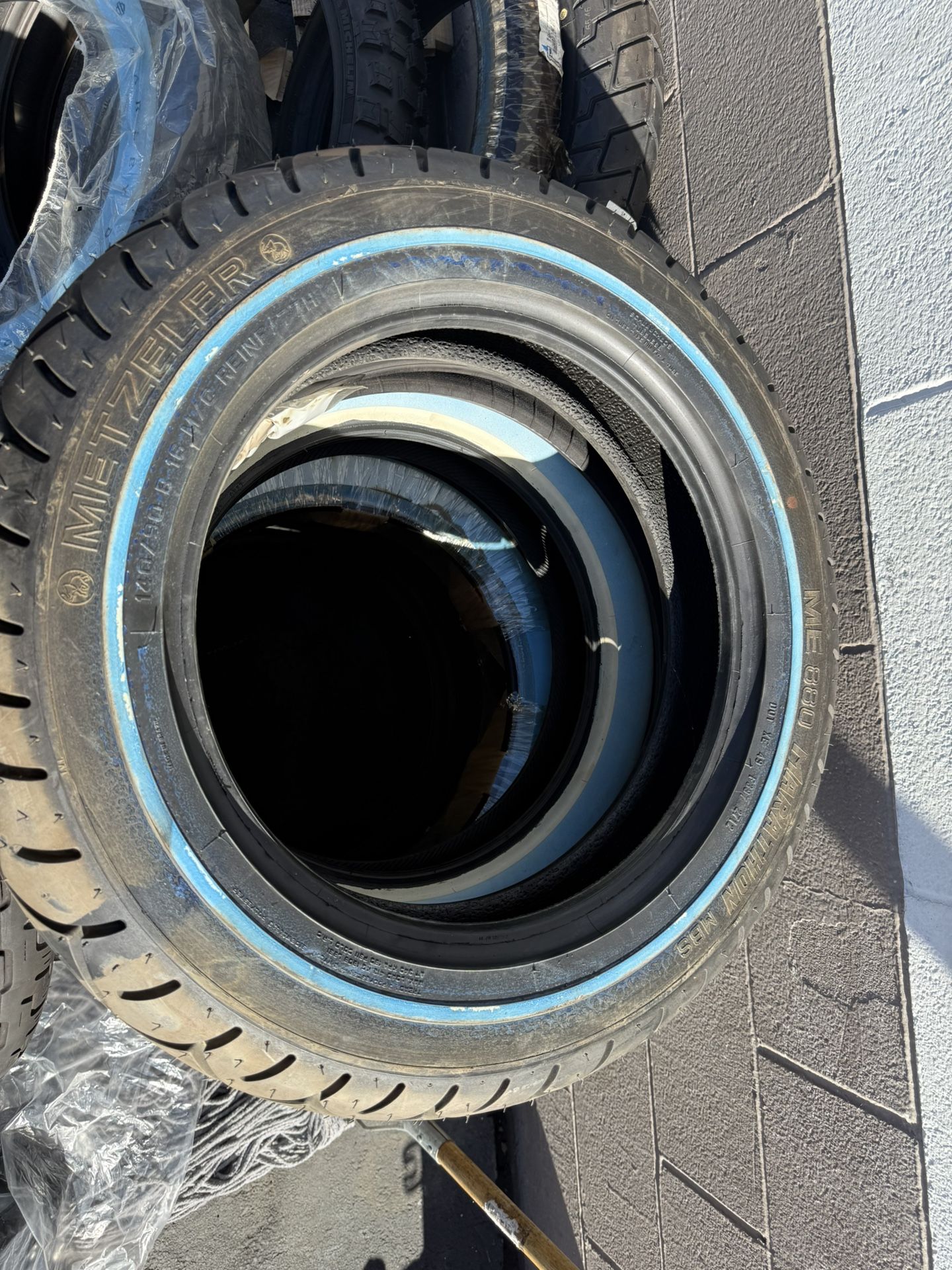 Metzler Thin White Wall 140/90b16 Tire