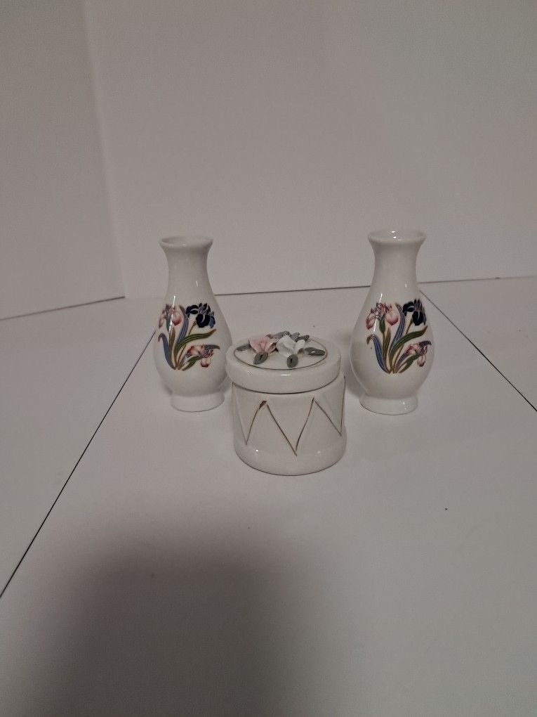 2 Mini Vases And Ring Box