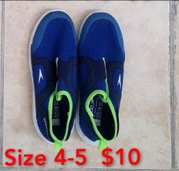 Kids water shoes speedo