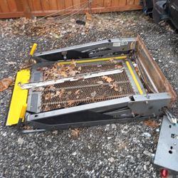 Automatic hydraulic handicap lift