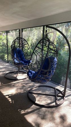 Swinging egg basket chairs
